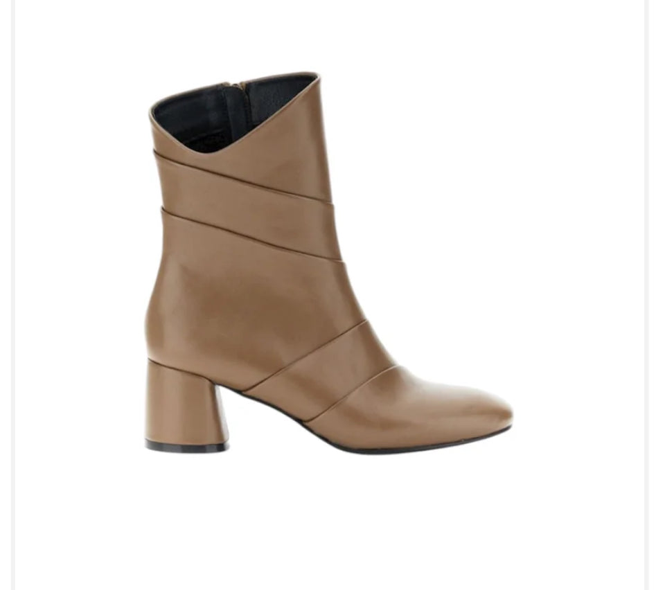 Tronchetto con taglio asimmetrico