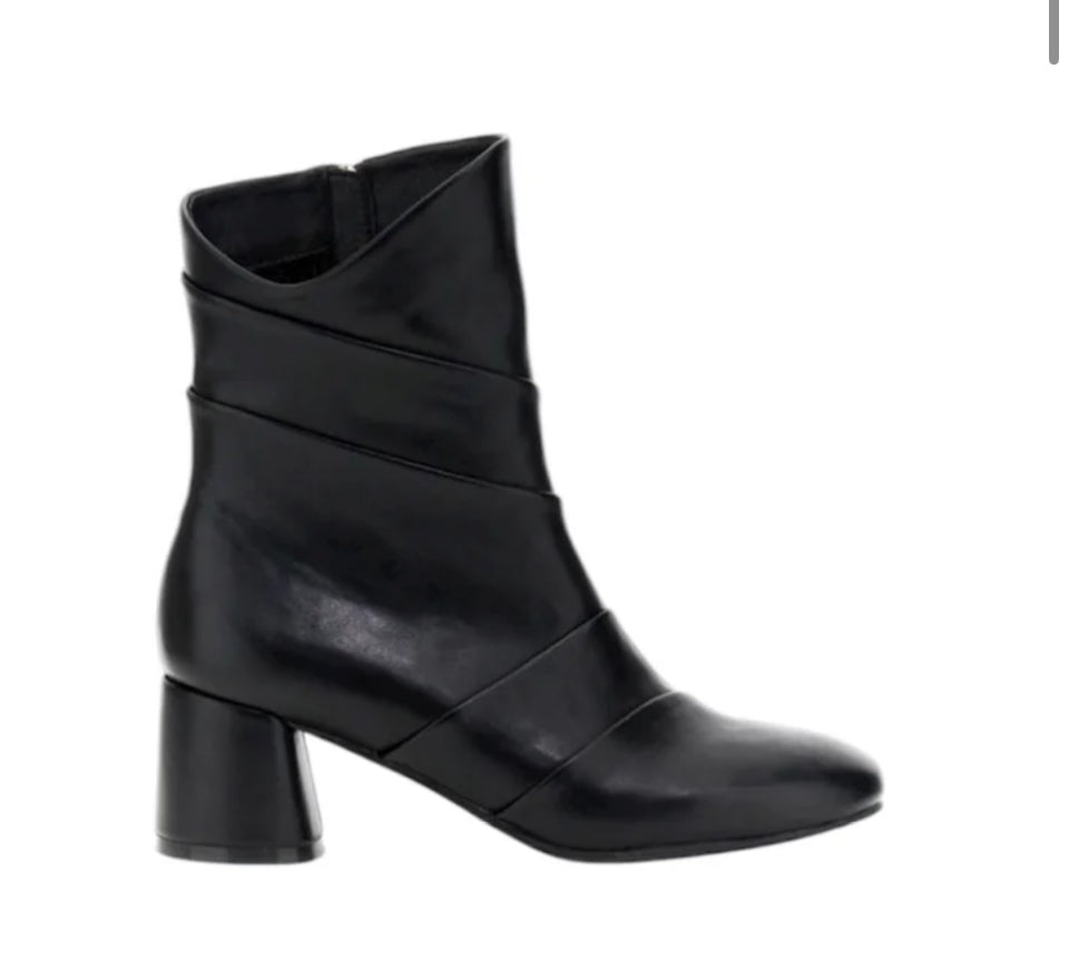 Tronchetto con taglio asimmetrico