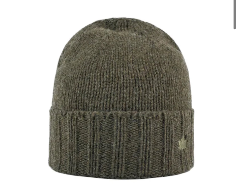 Cappello con logo ricamato